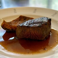 レストラン アルティザン（restaurant Artisan） - ◉メインディッシュ : エゾ鹿のロースト　赤ワインソース