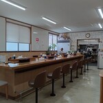中華そば　やまきょう - お店の中央のＵ字型カウンター