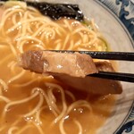 麺武者 - 厚めのチャーシューだが柔らかい！