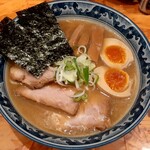 麺武者 - 特製らーめん(1,280円) 綺麗な盛り付けです‥