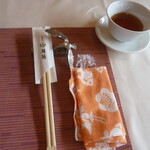 中国料理 海苑 - 烏龍茶とお箸