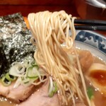 麺武者 - 硬めに茹であげられた細ストレート麺‥
