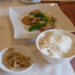中国料理 海苑 - 炒め物とご飯とザーサイ
