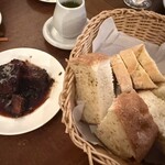 TRATTORIA ROMANO - 豚バラ肉のカシス煮込み、とパン
