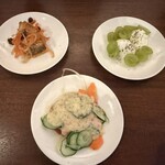 TRATTORIA ROMANO - 本日の鮮魚のカルパッチョ
                                ブリのカルピオーネ
                                シャインマスカットのカプレーゼ