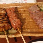 四谷一丁目 もつ焼のんき - しろ…レバー、ハツ