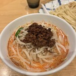 希須林 - 土曜限定品
      ✅担々つけ麺(太麺300g)¥1.200
      　※辛さ3段階からセレクト(中辛)
      　※ご飯無料(お代わりも無料)
      　※野菜マシ可能
      　※土曜限定メニュー
      　※排骨付は¥1.800