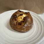 Bakery & Restaurant Sawamura Kyu Karuizawa - チェリートマトとクリームチーズのルヴァン　440円