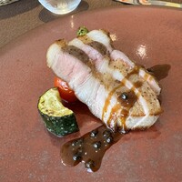 フェニーチェ - オリーブ豚のロースト グリーンペッパーソース