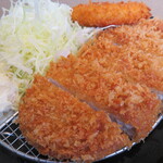 松屋 - 料理写真:得朝ロースかつ＋コロッケ