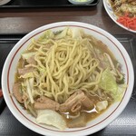 食堂 いしん - 麺を取り出したところ