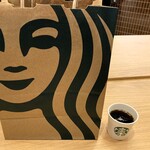 スターバックスコーヒー - 店内にてサービス珈琲を味見
