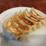 支那麺 はしご - 焼き餃子。結構大ぶり