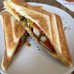 アトリエ・モリヒコ - 蓮根とチキンのホットサンド