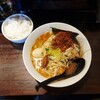 麺や まる喜 - 辛味噌らーめん880円 ライス[並]150円