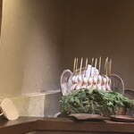 徳ㇵ本也 - 京丹後のはたはた一夜干しを囲炉裏でじっくりと火入れ