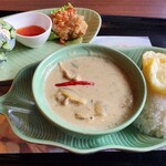 スパイシーマーケット 坂井店 - グリーンカレー　生春巻き唐揚げセット