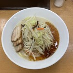 富白 - 鶏塩ぶた入辛タンメン950円