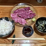 千ふく - つらみ刺し＆たん刺+定食(ごはん、汁、漬物)