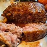 西洋料理店 エスコフィエ - ジューシーなハンバーグ