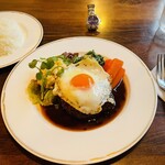 西洋料理店 エスコフィエ - ハンバーグ玉子乗せ＆ライス