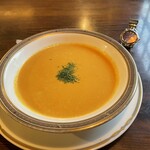 西洋料理店 エスコフィエ - ニンジンのスープ