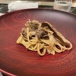 鉄板焼コルザ - 韓国料理の技法を取り入れた秋収穫きのこと和梨のボロネーゼ