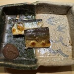 佐野鮨 - 焼さんま 肝ソース