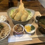 牡蠣の朋 - 料理写真:牡蠣フライとエビフライの定食