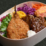 こめらくのこめべん - 料理写真:国産肉厚アジフライと照焼ハンバーグ弁当@税込980円 │ 土曜16:08頃訪問