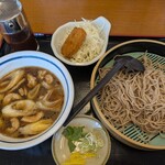 山田うどん - 料理写真:鴨汁そばとアプリクーポンのカレーコロッケ