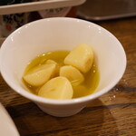 スパゲッティスタンド カルボ - ごろごろにんにくバター　150円
