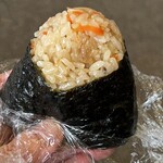雄勝湾直送海鮮浜焼き 青木水産 - 見た目は普通の炊き込みご飯！？