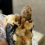 雄勝湾直送海鮮浜焼き 青木水産 - でも、中から立派なつぶ貝がヾ(〃^∇︎^)ﾉ