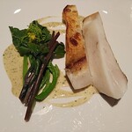 フロレゾン - マナガツオの一品　火の通り加減が絶妙です。いい塩梅で水分が残って旨みもあり素晴らしい一品でした。野菜も味が濃くてよかったです。