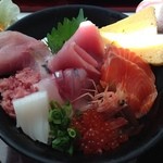 海鮮蔵 魚魚魚 - 海鮮丼