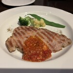 山人 - 切り落としてソースと野菜が添えられて再登場