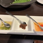 山人 - ご飯には、3種のソースを添えて