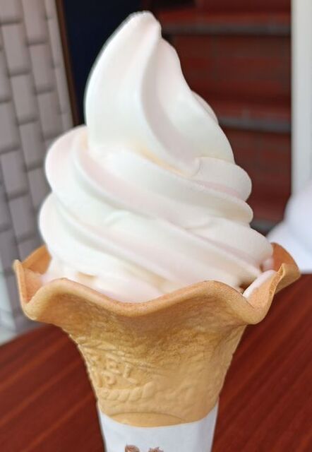 食品サンプル　ソフトクリーム　ホットドッグ　まいづる まいづる ソフトクリーム 食品サンプル - メルカリ