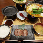 炙り牛たん 万 - 