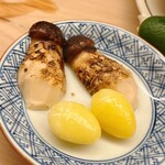 割烹 白鷹 - 土瓶蒸しには銀杏もふた粒、入っておりました