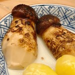 割烹 白鷹 - 松茸は小粒なのもウンマイ