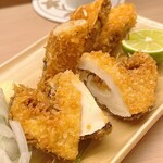 割烹 白鷹 - 松茸の傘の部分のフライです