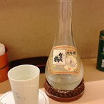 割烹 白鷹 - 金粉入りの賀茂鶴、大吟醸。二本ほど、いただきました