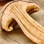 割烹 白鷹 - 松茸の煌めく汗が見えるかな？
