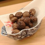 割烹 白鷹 - 零余子の素揚げです。