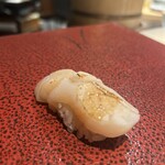 鮨 やまけん - おまかせ握り 炙りほたて