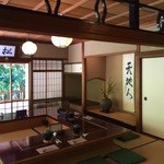 松籟庵 - 立派な造りの和室。