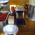 タロー軒 - テーブルの薬味達