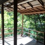 松籟庵 - 奥には川床。風流です。